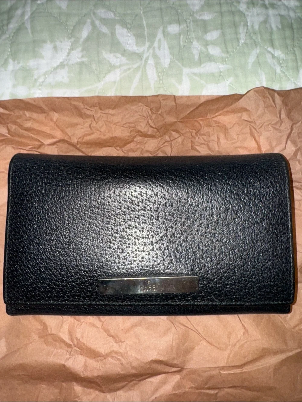 Gucci women’s kiss lock wallet